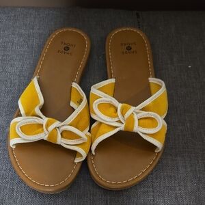 Shade & Shore Yellow and White Bow Sandals